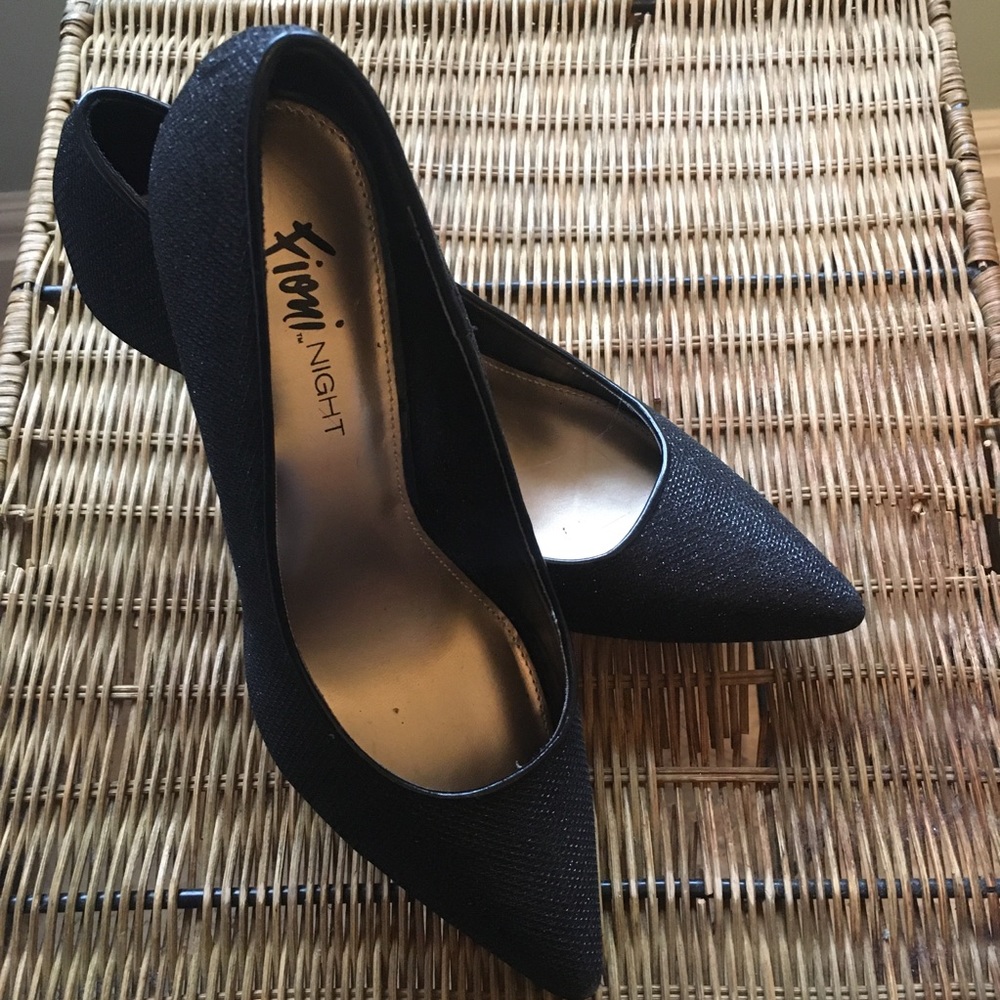 Black Sparkly Classic Pumps Size 9 NWOT